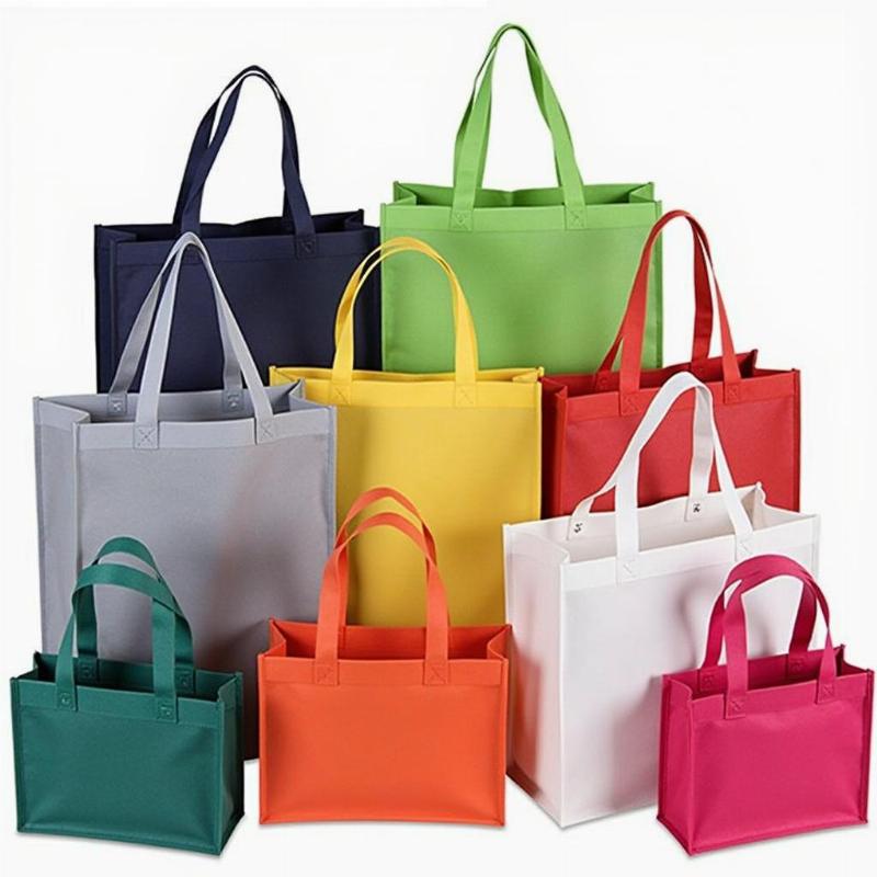 Các mẫu túi vải không dệt với hình dáng, kích thước và màu sắc đa dạng.