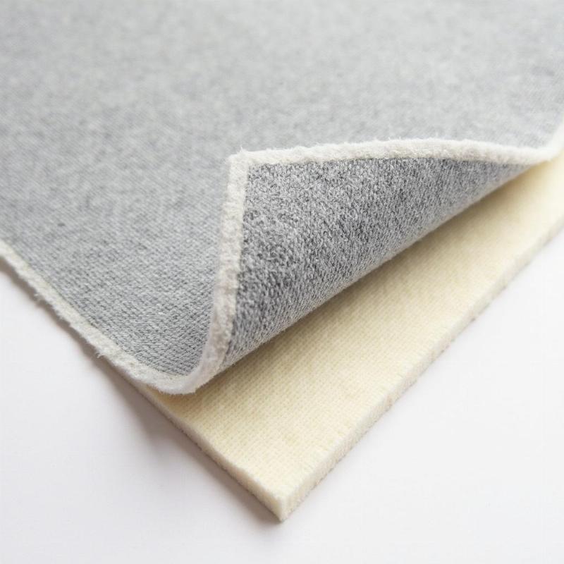 Mẫu vải xăm kim thành phẩm dày dặn, minh họa đặc tính cách nhiệt và lọc khí